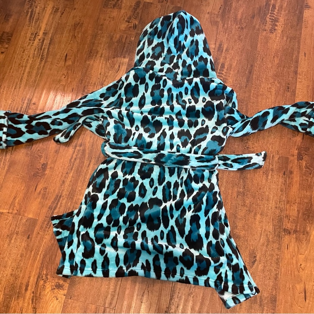 Betsey Johnson Leopard Print Turquoise and Black Fuzzy Robe XS/S - Picture 2 of 3